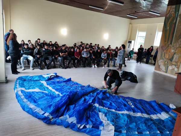 Как един парапланерист “кацна“ в Ръжена