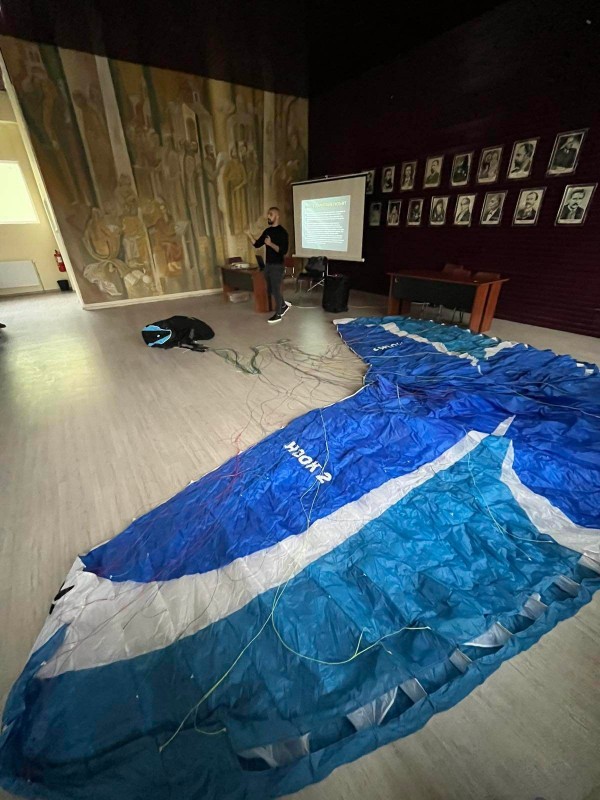 Как един парапланерист “кацна“ в Ръжена