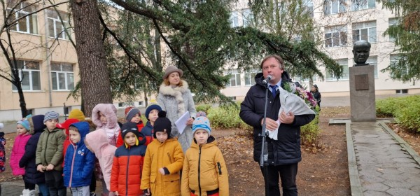 Петко Стайнов – внук: Той много обичаше Казанлък и имате основания да се гордеете с него като ваш съгражданин!