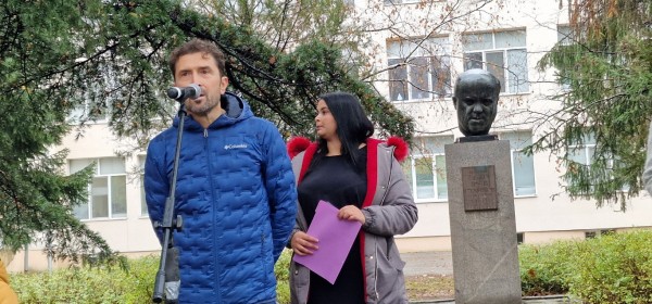 Петко Стайнов – внук: Той много обичаше Казанлък и имате основания да се гордеете с него като ваш съгражданин!