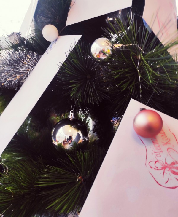 Коледните елхи на Акция Дядо Коледа ви очакват от днес! Вижте къде