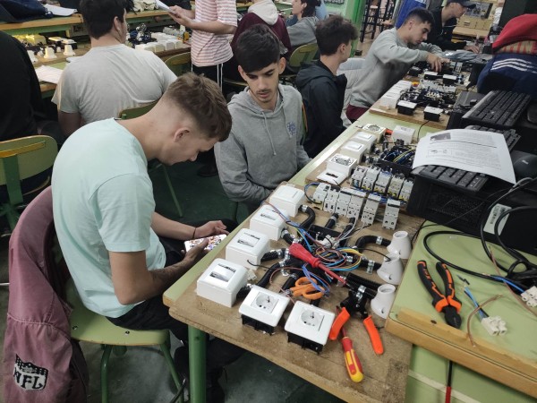 Учители от ППМГ завършиха успешно първия етап от проект за мобилност в Малага