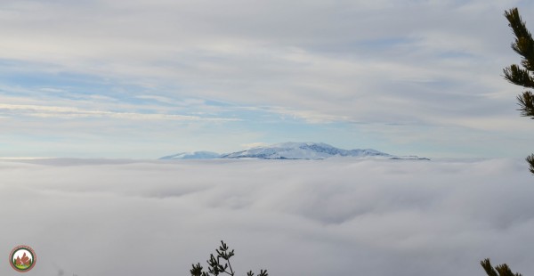 Момчетата от клуб „Планинско бягане и туризъм“ дооборудваха заслона на Саръяр
