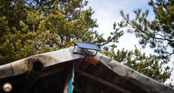 Момчетата от клуб „Планинско бягане и туризъм“ дооборудваха заслона на Саръяр