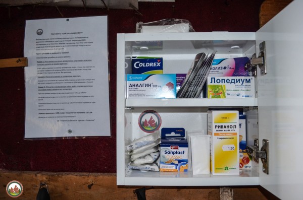 Момчетата от клуб „Планинско бягане и туризъм“ дооборудваха заслона на Саръяр