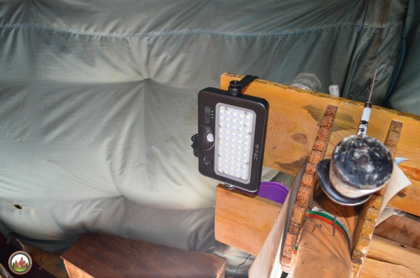 Момчетата от клуб „Планинско бягане и туризъм“ дооборудваха заслона на Саръяр