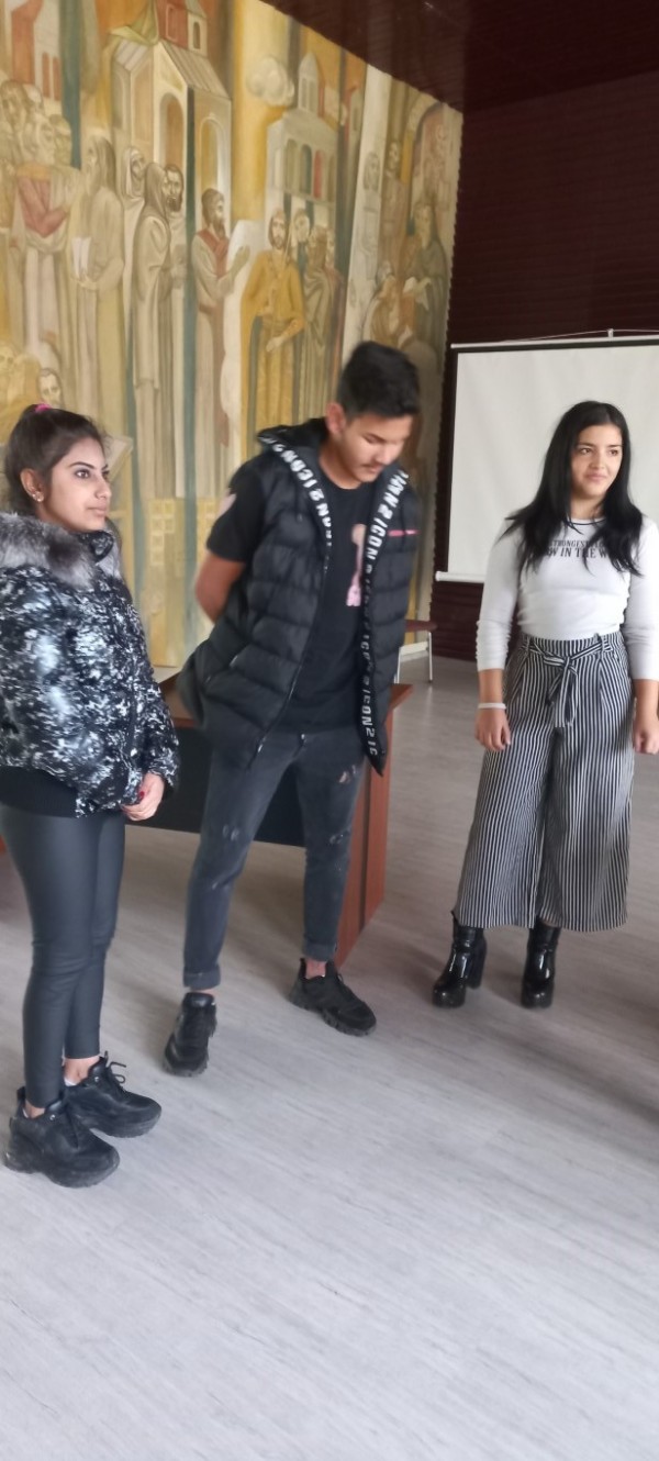 Ученици от Казанлък и Ръжена взеха участие в работната сесия „Ненасилие - ключът е в нас!“