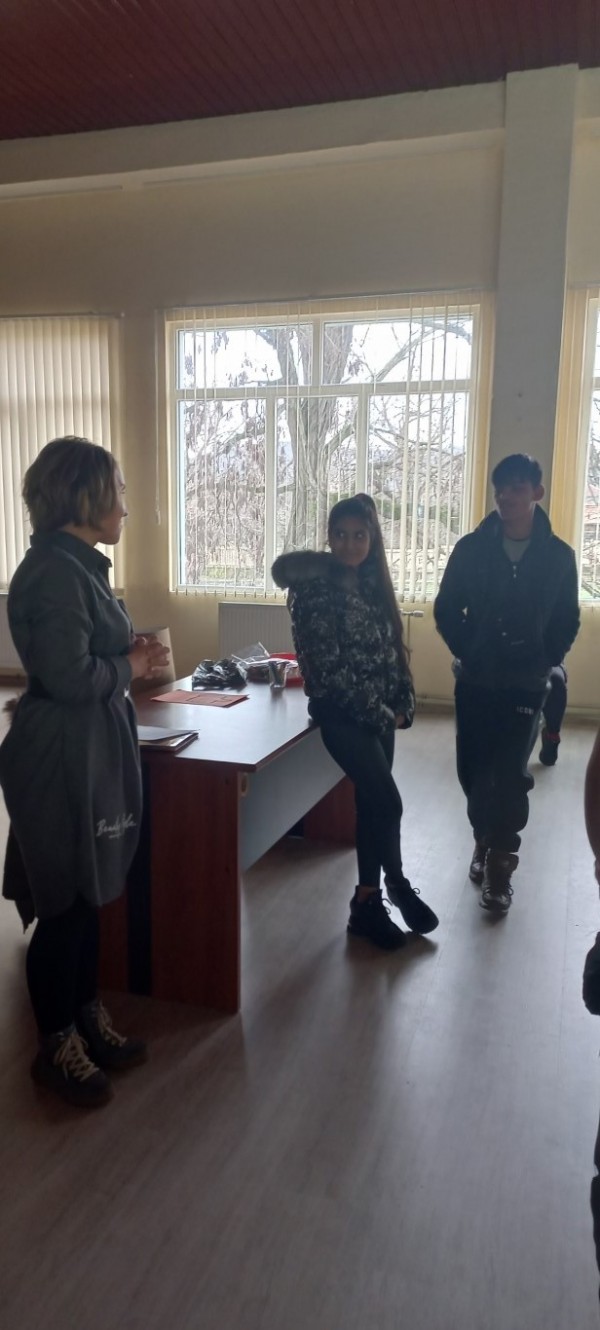 Ученици от Казанлък и Ръжена взеха участие в работната сесия „Ненасилие - ключът е в нас!“