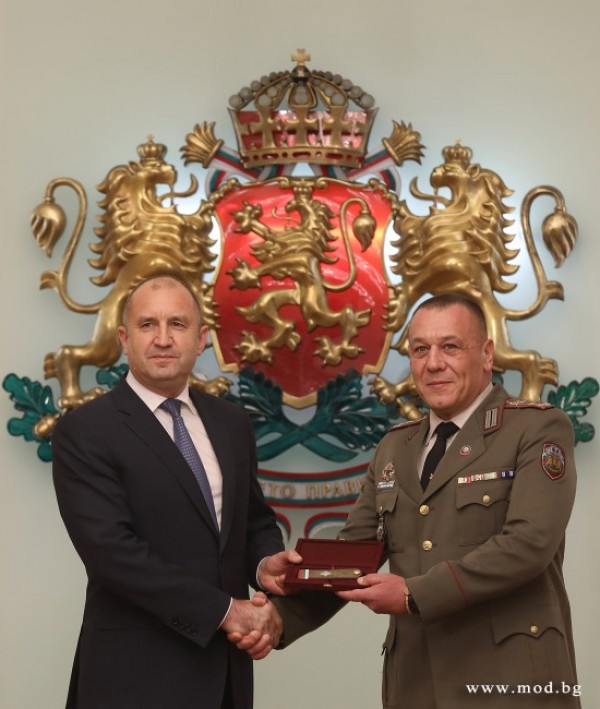 Бригаден генерал Деян Дешков застава начело на Сухопътните войски