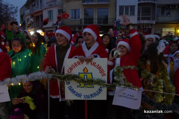 Запалване на коледните светлини в Казанлък