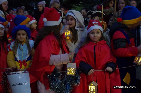 Запалване на коледните светлини в Казанлък