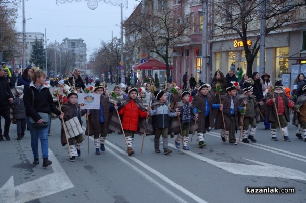 Запалване на коледните светлини в Казанлък