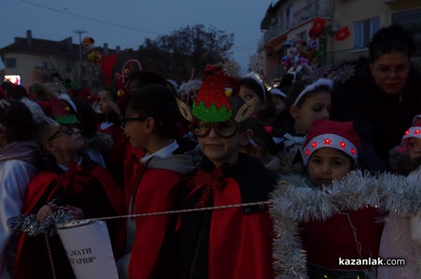 Запалване на коледните светлини в Казанлък