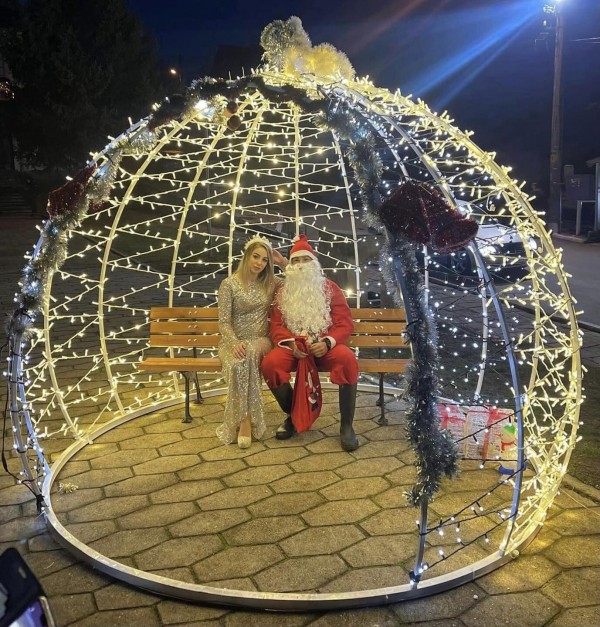 Кметът на с. Копринка лично изработи част от коледната украса в селото