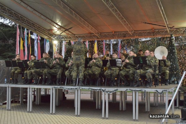 Празничен концерт на военни духови оркестри