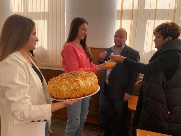 Бинарен урок в ПХГ „Св. Св. Кирил и Методий“ с учителите Светла Димова и Димитър Василев