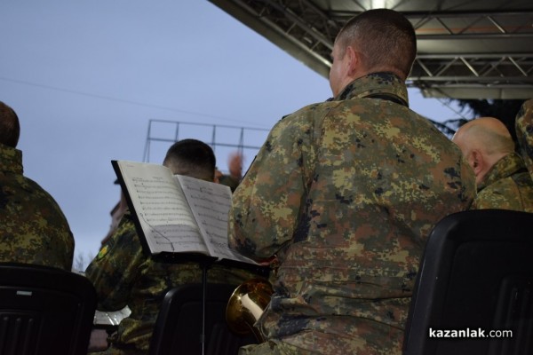 Празничен концерт на военни духови оркестри