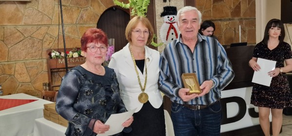 Кметът на Казанлък към златните двойки: Вие сте достойни казанлъчани, хора и семейства за пример