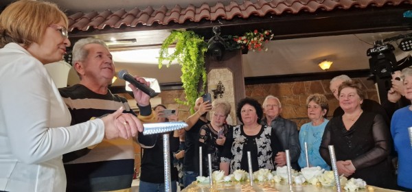 Кметът на Казанлък към златните двойки: Вие сте достойни казанлъчани, хора и семейства за пример