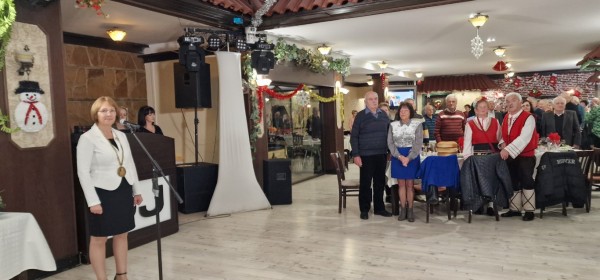 Кметът на Казанлък към златните двойки: Вие сте достойни казанлъчани, хора и семейства за пример