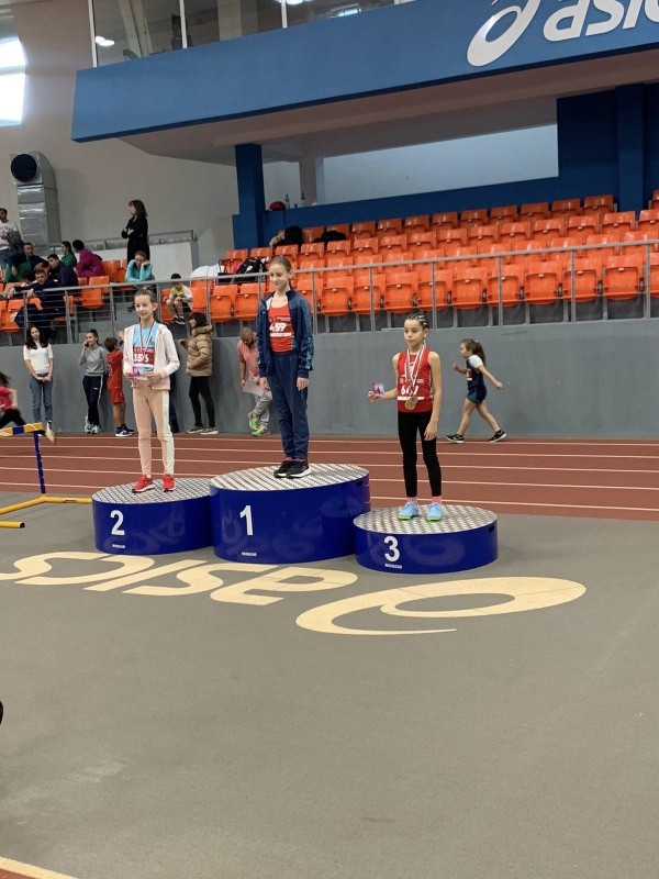 Лекоатлетите на СКА “Пендарева“ изпращат годината с още 3 медала