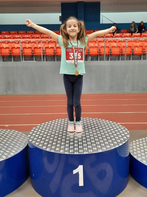 Лекоатлетите на СКА “Пендарева“ изпращат годината с още 3 медала