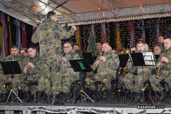 Празничен концерт на военни духови оркестри