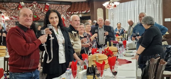 Кметът на Казанлък към златните двойки: Вие сте достойни казанлъчани, хора и семейства за пример