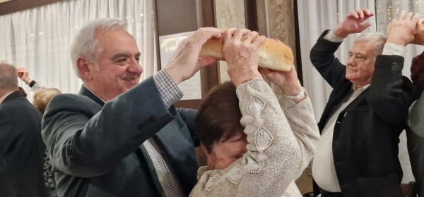 Кметът на Казанлък към златните двойки: Вие сте достойни казанлъчани, хора и семейства за пример