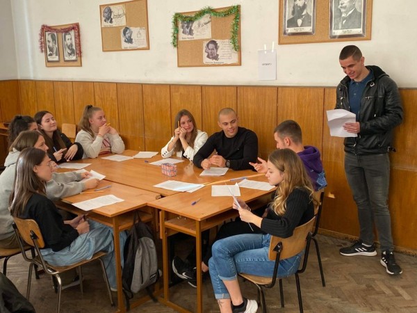 Бинарен урок в ПХГ „Св. Св. Кирил и Методий“ с учителите Светла Димова и Димитър Василев