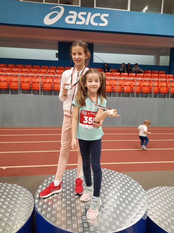 Лекоатлетите на СКА “Пендарева“ изпращат годината с още 3 медала