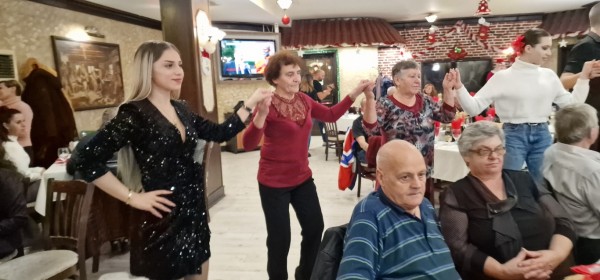 Кметът на Казанлък към златните двойки: Вие сте достойни казанлъчани, хора и семейства за пример