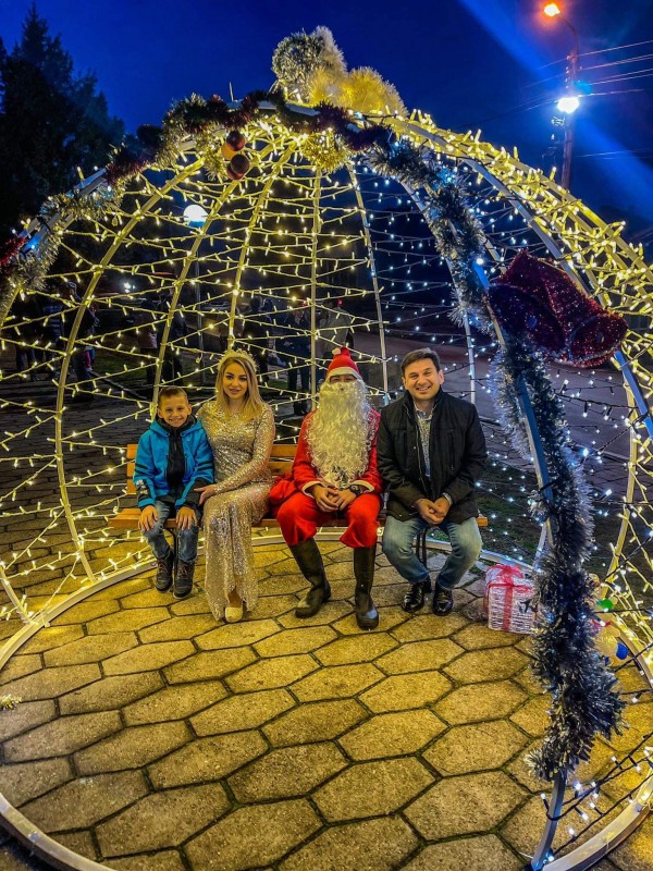 Кметът на с. Копринка лично изработи част от коледната украса в селото