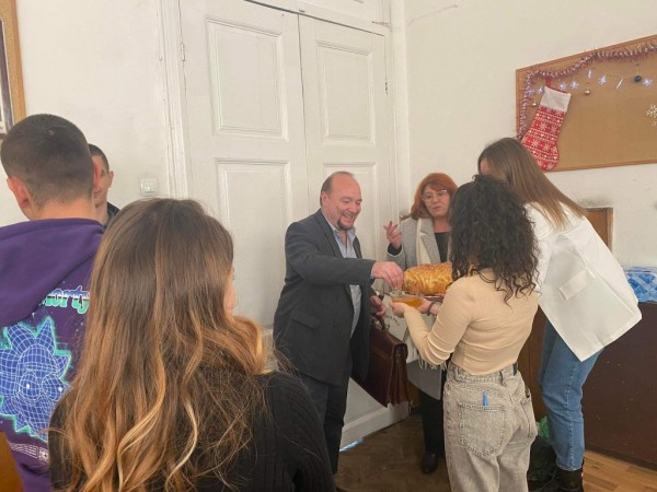 Бинарен урок в ПХГ „Св. Св. Кирил и Методий“ с учителите Светла Димова и Димитър Василев