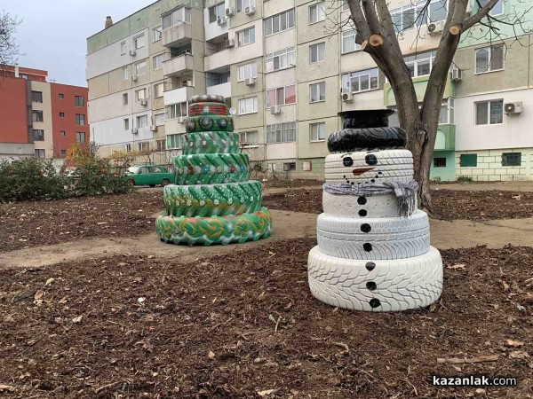 Креативна коледна украса се появи в Казанлък