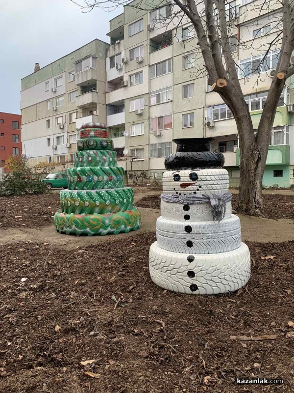 Креативна коледна украса се появи в Казанлък