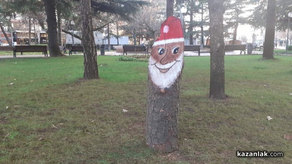 Креативна коледна украса се появи в Казанлък