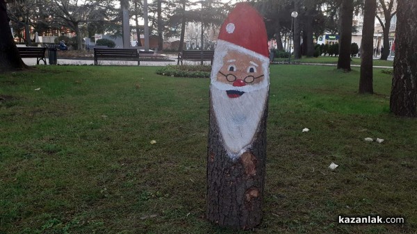 Креативна коледна украса се появи в Казанлък