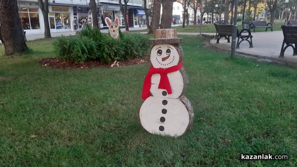 Креативна коледна украса се появи в Казанлък