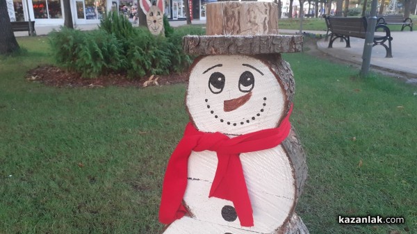 Креативна коледна украса се появи в Казанлък