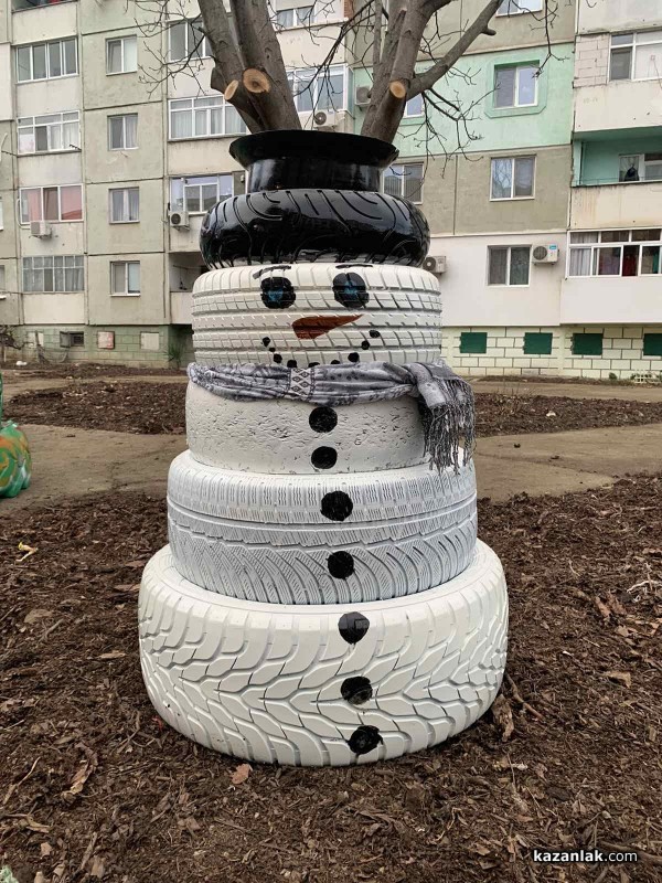 Креативна коледна украса се появи в Казанлък