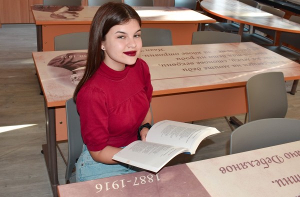 Със специален календар, гимназистите от ПГЛПТ ще посрещнат 2023 година