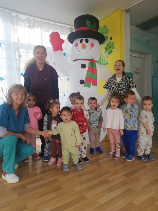 Снежен човек за децата на Казанлък от кмета Галина Стоянова