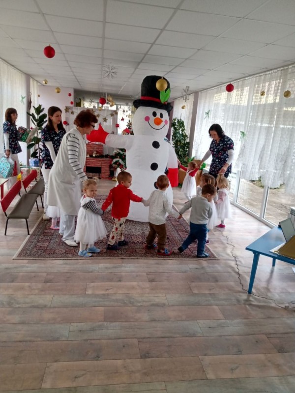 Снежен човек за децата на Казанлък от кмета Галина Стоянова