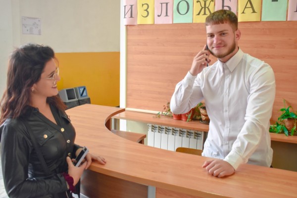 Със специален календар, гимназистите от ПГЛПТ ще посрещнат 2023 година