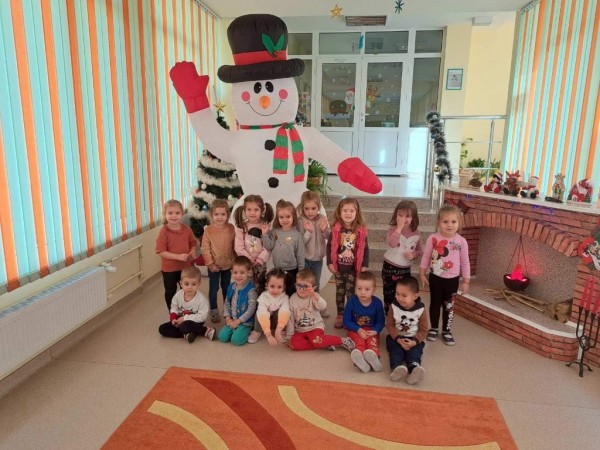 Снежен човек за децата на Казанлък от кмета Галина Стоянова