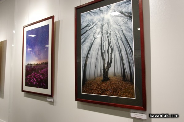 V салон на фотографски салон на казанлъшките фотографи