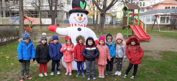 Снежен човек за децата на Казанлък от кмета Галина Стоянова