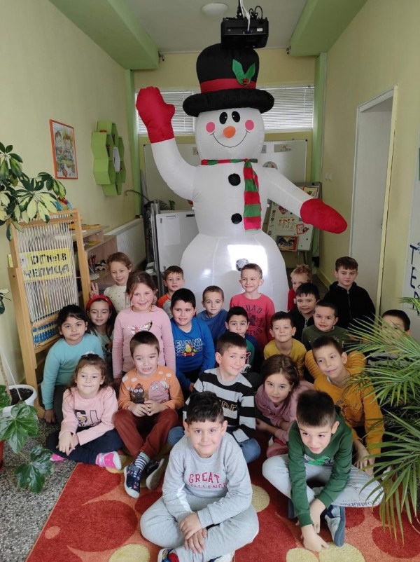 Снежен човек за децата на Казанлък от кмета Галина Стоянова