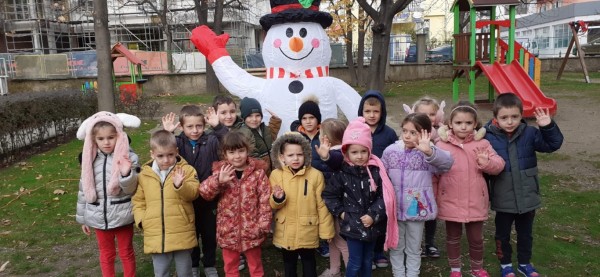 Снежен човек за децата на Казанлък от кмета Галина Стоянова